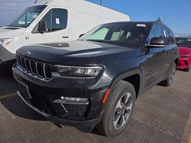 2022 Diamond Black Crystal Pearlcoat Jeep Grand Cherokee 4xe 4X4 SUV