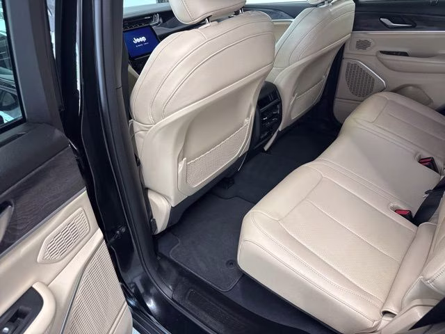 2022 Diamond Black Crystal Pearlcoat Jeep Grand Cherokee 4xe 4X4 SUV