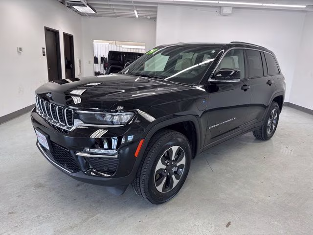 2022 Diamond Black Crystal Pearlcoat Jeep Grand Cherokee 4xe 4X4 SUV