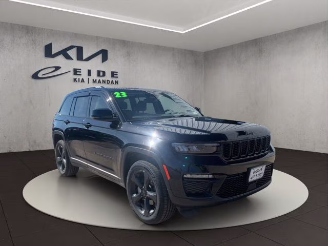 2023 Diamond Black Crystal Pearlcoat Jeep Grand Cherokee Limited 4X4 SUV