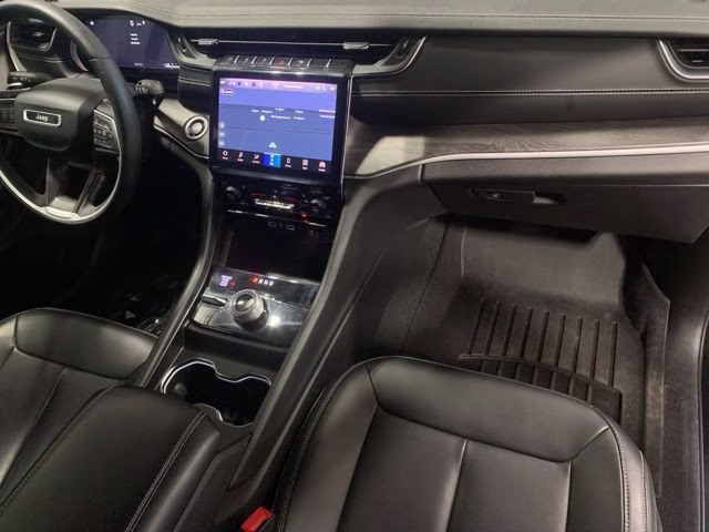 2023 Diamond Black Crystal Pearlcoat Jeep Grand Cherokee Limited 4X4 SUV