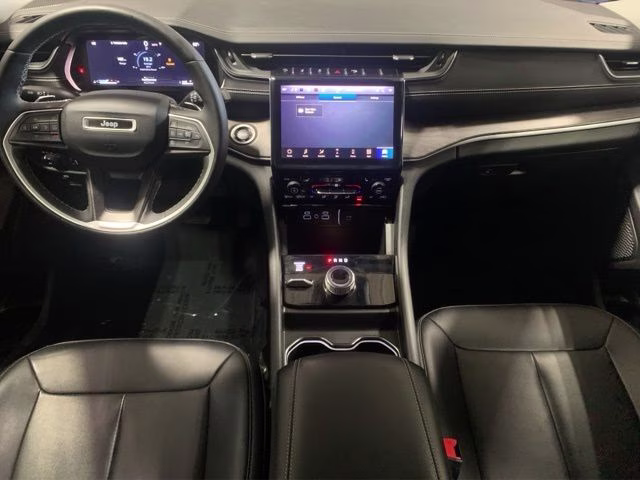 2023 Diamond Black Crystal Pearlcoat Jeep Grand Cherokee Limited 4X4 SUV