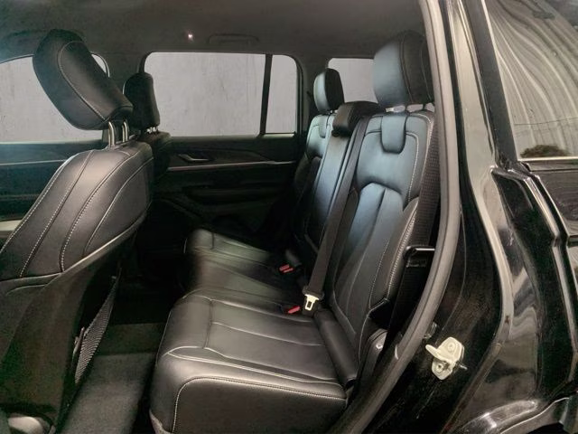 2023 Diamond Black Crystal Pearlcoat Jeep Grand Cherokee Limited 4X4 SUV