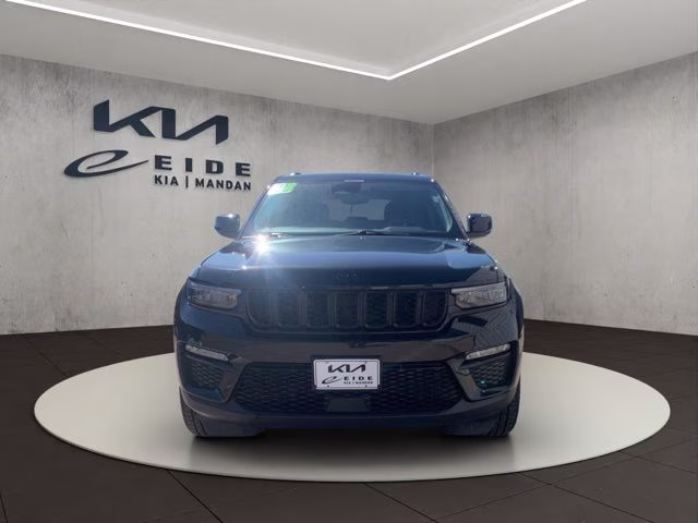 2023 Diamond Black Crystal Pearlcoat Jeep Grand Cherokee Limited 4X4 SUV