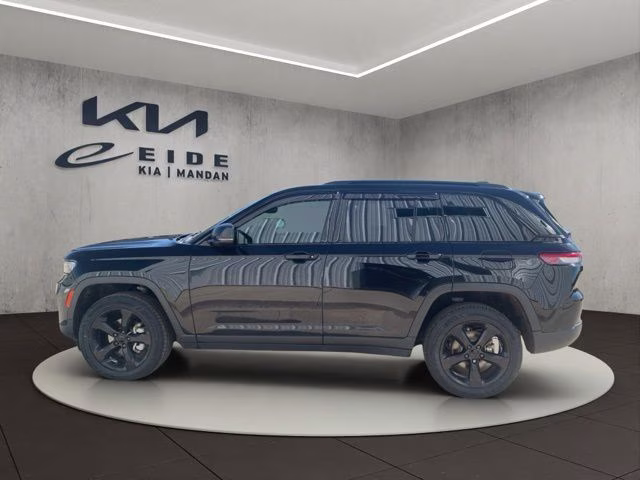 2023 Diamond Black Crystal Pearlcoat Jeep Grand Cherokee Limited 4X4 SUV