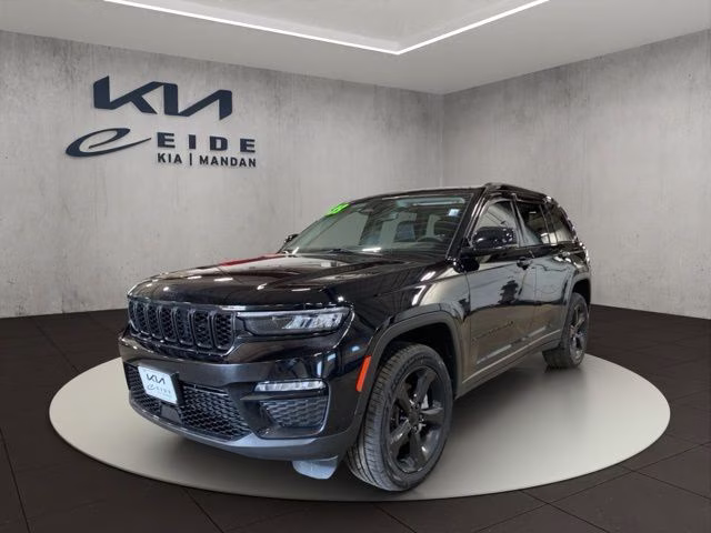 2023 Diamond Black Crystal Pearlcoat Jeep Grand Cherokee Limited 4X4 SUV