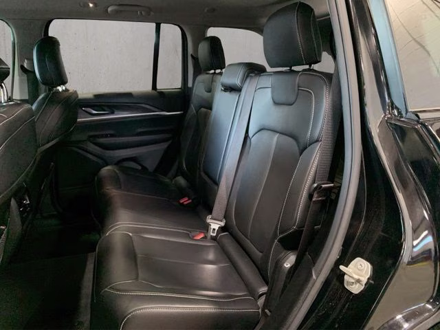 2023 Diamond Black Crystal Pearlcoat Jeep Grand Cherokee Limited 4X4 SUV