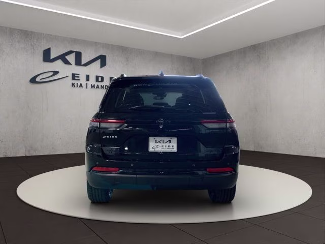 2023 Diamond Black Crystal Pearlcoat Jeep Grand Cherokee Limited 4X4 SUV