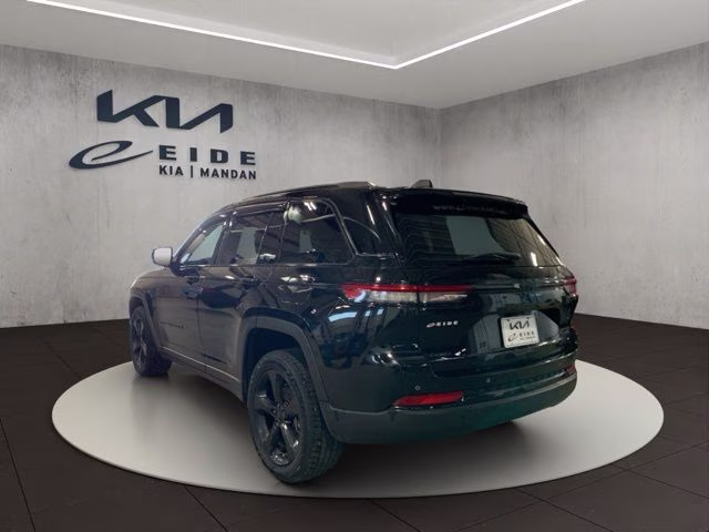 2023 Diamond Black Crystal Pearlcoat Jeep Grand Cherokee Limited 4X4 SUV