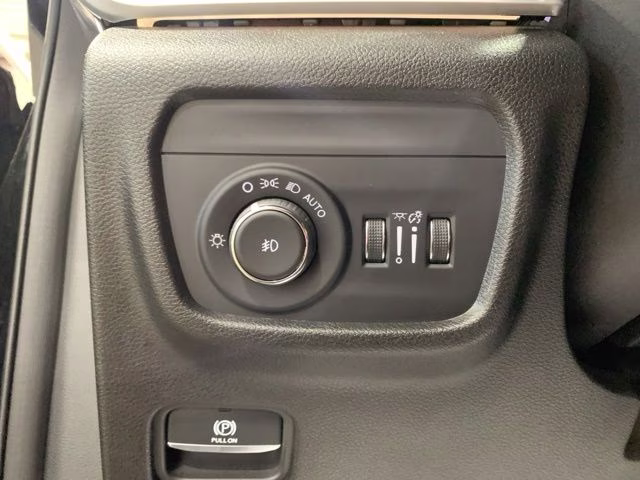 2023 Diamond Black Crystal Pearlcoat Jeep Grand Cherokee Limited 4X4 SUV