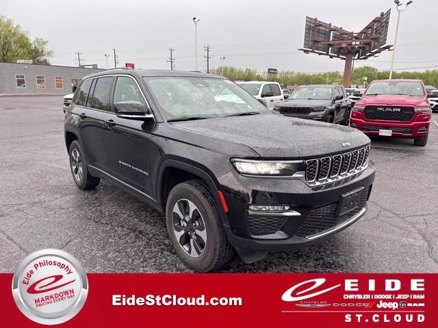 2022 Jeep Grand Cherokee 4xe 4x4's photo