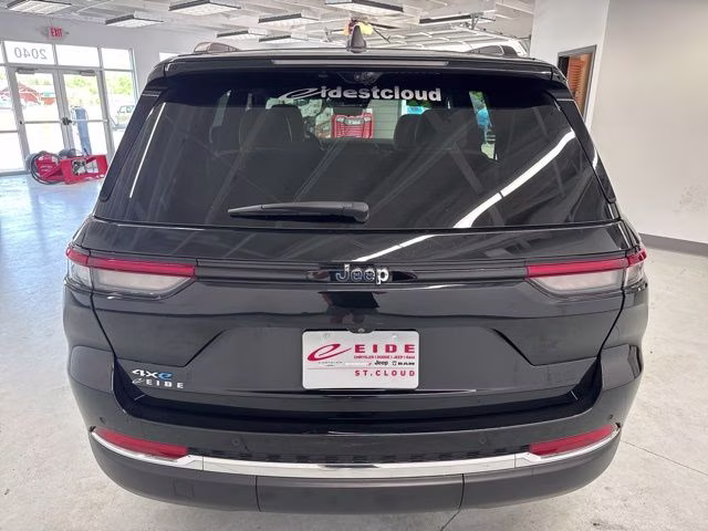 2022 Diamond Black Crystal Pearlcoat Jeep Grand Cherokee 4xe 4X4 SUV