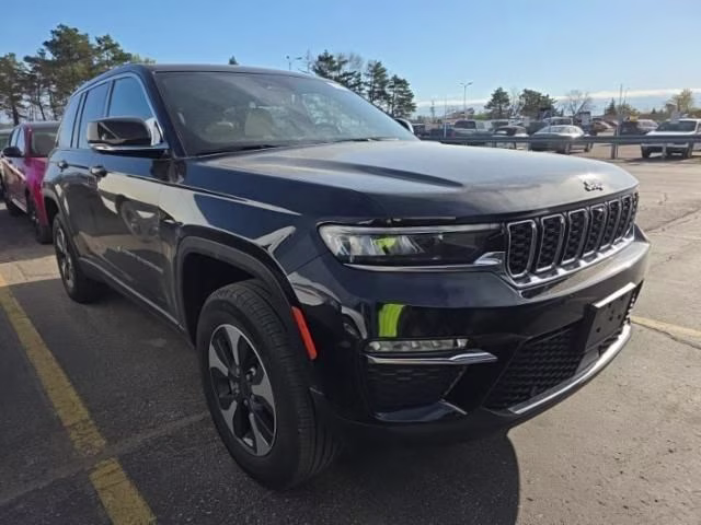 2022 Diamond Black Crystal Pearlcoat Jeep Grand Cherokee 4xe 4X4 SUV