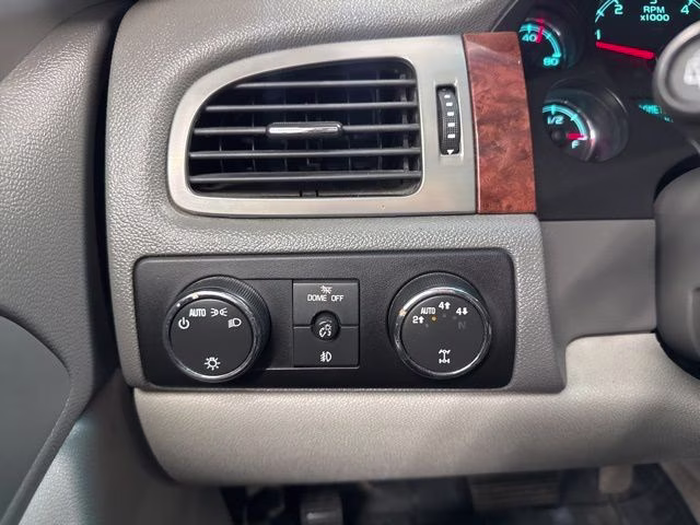 2008 Summit White Chevrolet Suburban 1500 LT 4X4 SUV