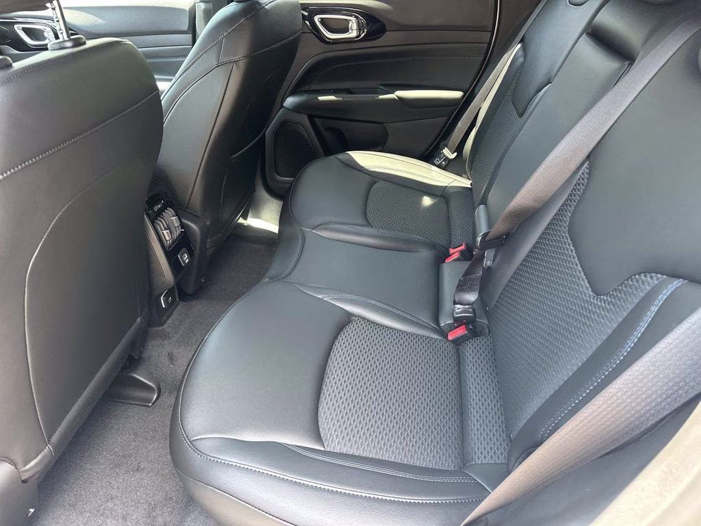 2026 Silver Zynith Metallic Clearcoat Jeep Compass Latitude 4X4 SUV