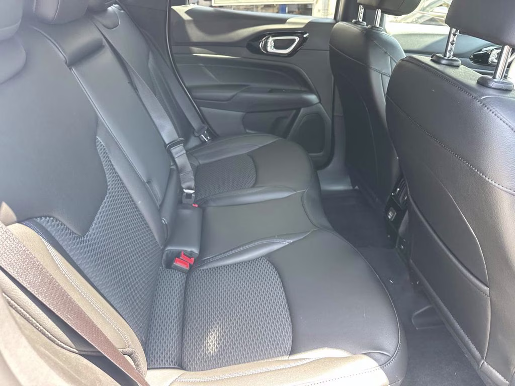 2026 Silver Zynith Metallic Clearcoat Jeep Compass Latitude 4X4 SUV