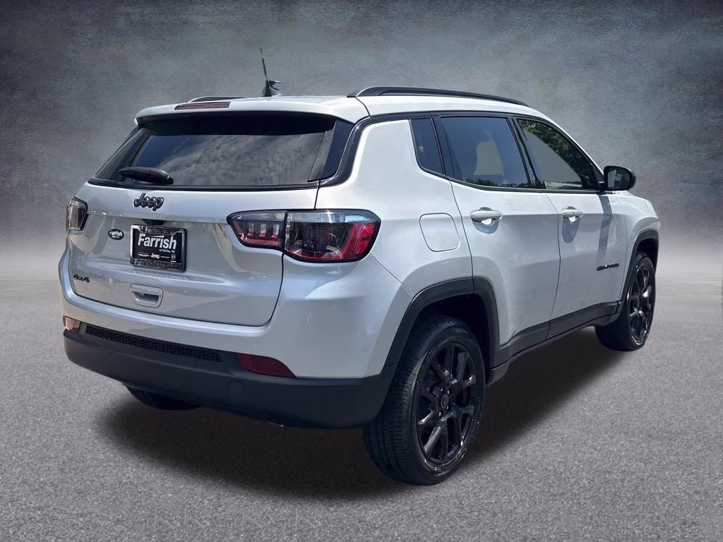 2026 Silver Zynith Metallic Clearcoat Jeep Compass Latitude 4X4 SUV