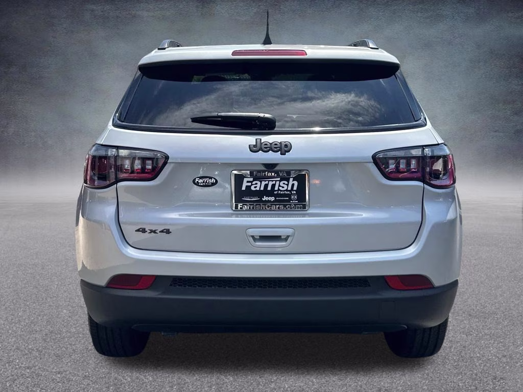 2026 Silver Zynith Metallic Clearcoat Jeep Compass Latitude 4X4 SUV