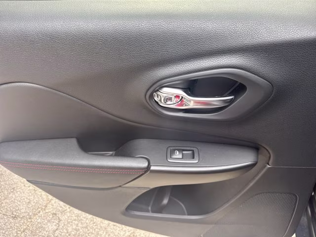 2019 Granite Crystal Metallic Clearcoat Jeep Cherokee 4X4 SUV