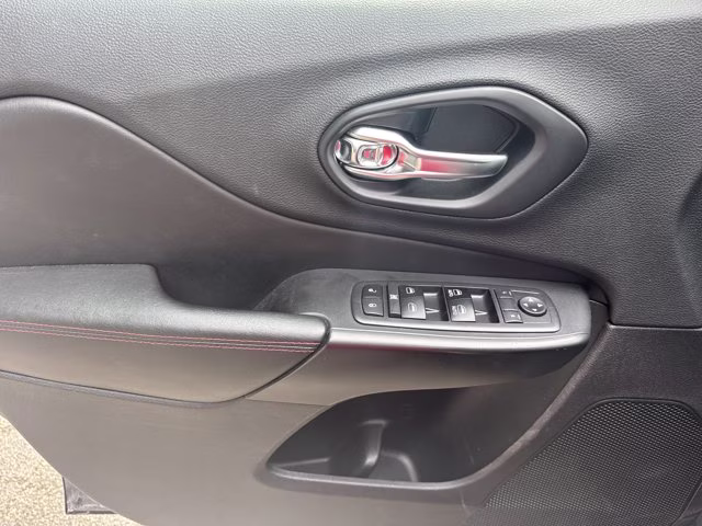 2019 Granite Crystal Metallic Clearcoat Jeep Cherokee 4X4 SUV