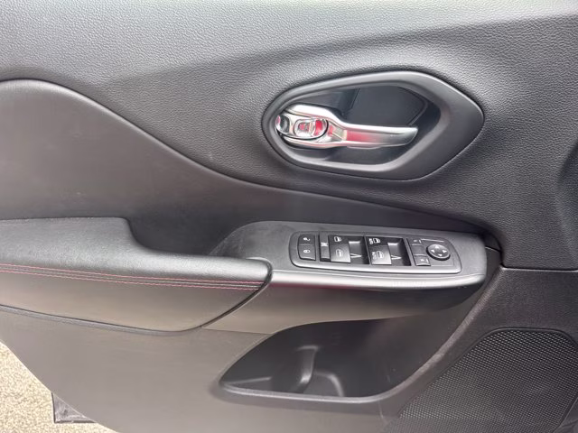 2019 Granite Crystal Metallic Clearcoat Jeep Cherokee 4X4 SUV