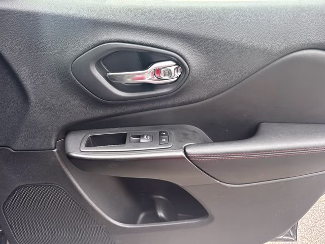 2019 Granite Crystal Metallic Clearcoat Jeep Cherokee 4X4 SUV