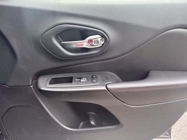 2019 Granite Crystal Metallic Clearcoat Jeep Cherokee 4X4 SUV
