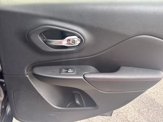 2019 Granite Crystal Metallic Clearcoat Jeep Cherokee 4X4 SUV