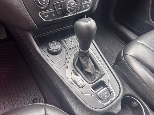 2019 Granite Crystal Metallic Clearcoat Jeep Cherokee 4X4 SUV