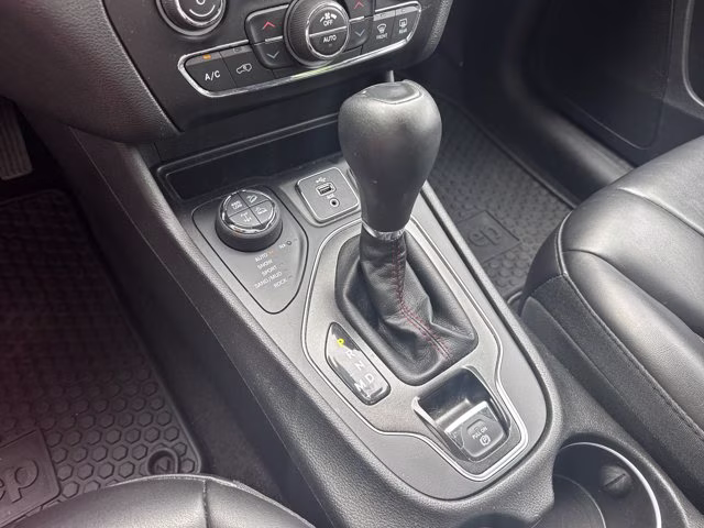 2019 Granite Crystal Metallic Clearcoat Jeep Cherokee 4X4 SUV