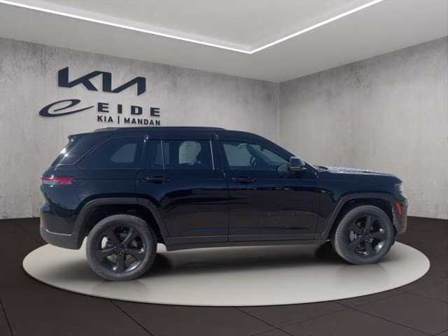 2023 Diamond Black Crystal Pearlcoat Jeep Grand Cherokee Limited 4X4 SUV