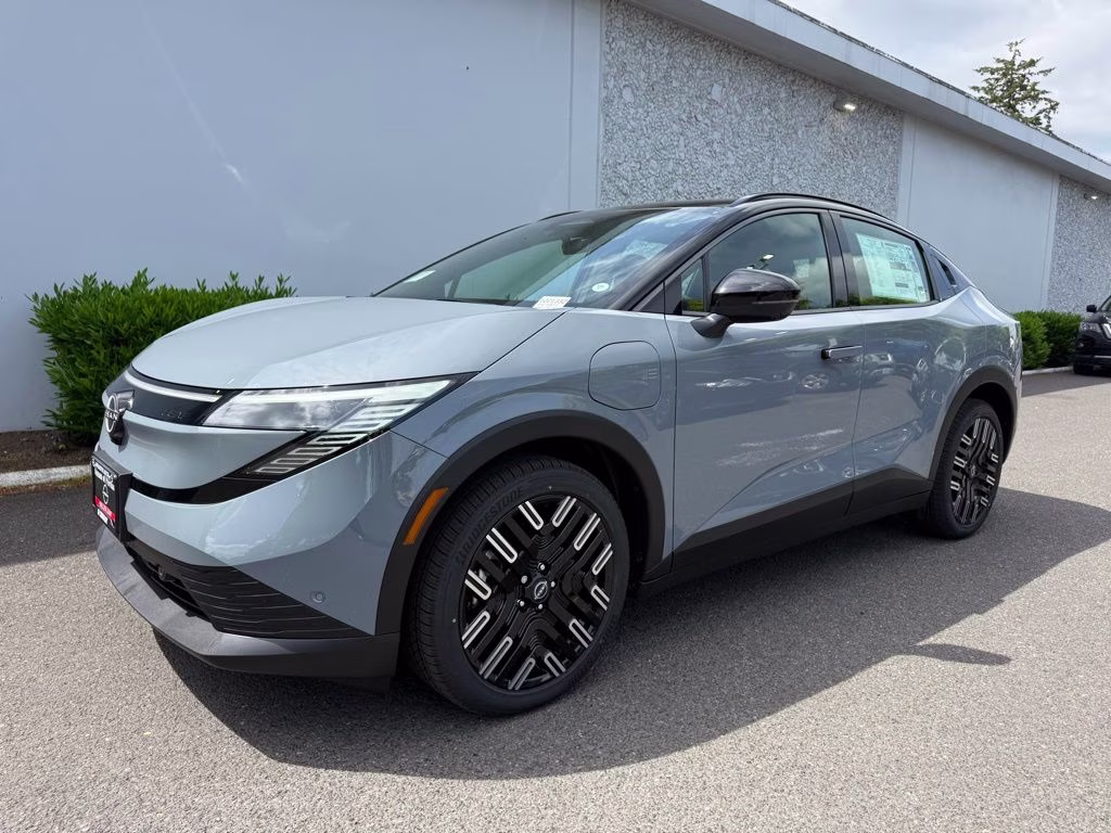 2026 Nissan Leaf Platinum+'s photo