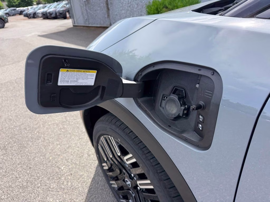 2026 Boulder Gray Pearl/Black Nissan LEAF PLATINUM+ FWD SUV