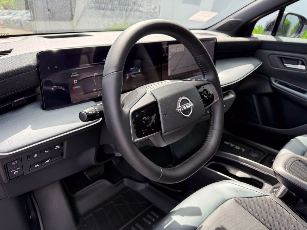2026 Boulder Gray Pearl/Black Nissan LEAF PLATINUM+ FWD SUV