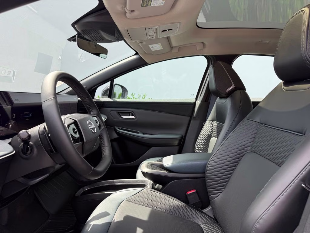 2026 Boulder Gray Pearl/Black Nissan LEAF PLATINUM+ FWD SUV