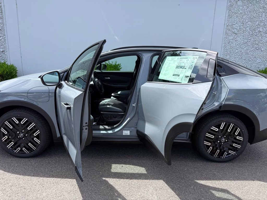 2026 Boulder Gray Pearl/Black Nissan LEAF PLATINUM+ FWD SUV