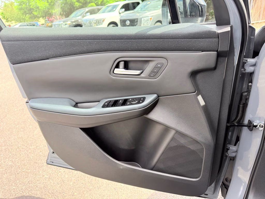 2026 Boulder Gray Pearl/Black Nissan LEAF PLATINUM+ FWD SUV