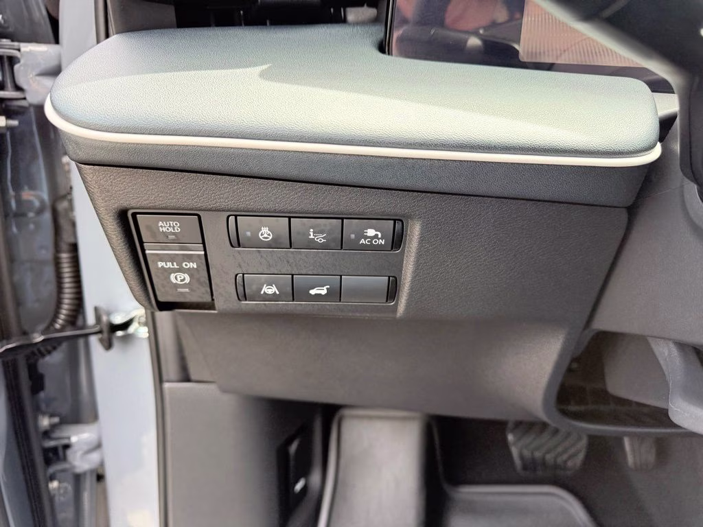 2026 Boulder Gray Pearl/Black Nissan LEAF PLATINUM+ FWD SUV