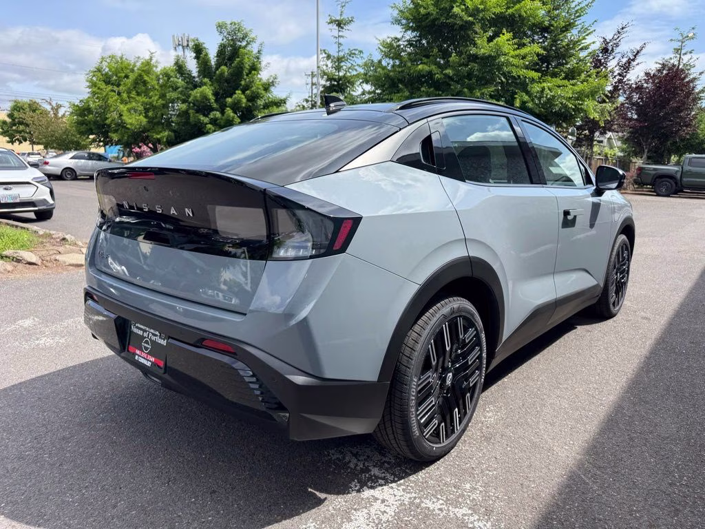 2026 Boulder Gray Pearl/Black Nissan LEAF PLATINUM+ FWD SUV