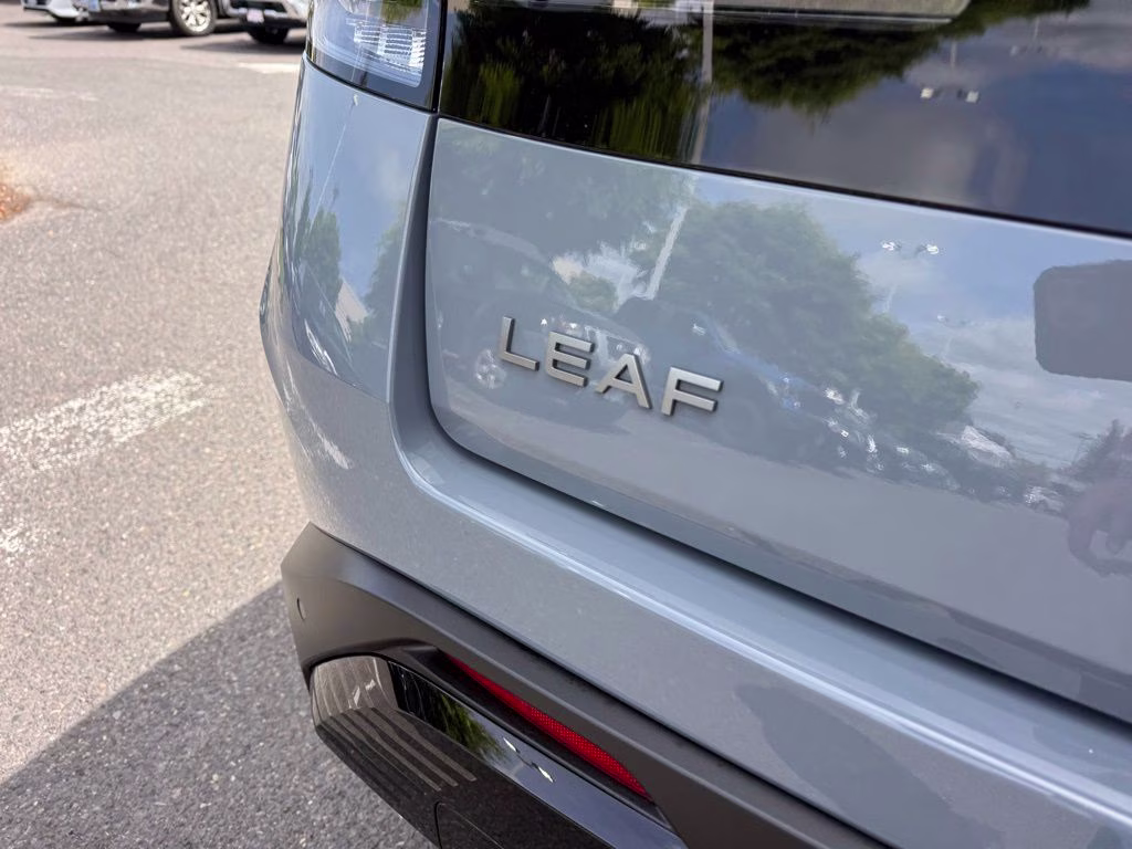 2026 Boulder Gray Pearl/Black Nissan LEAF PLATINUM+ FWD SUV