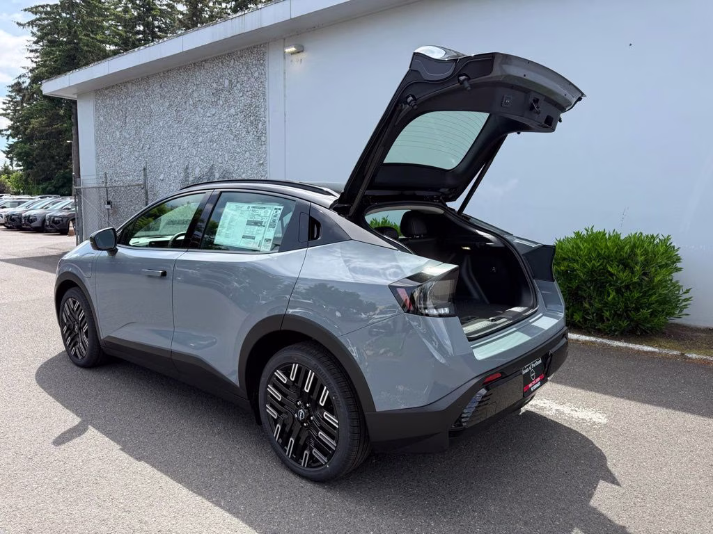 2026 Boulder Gray Pearl/Black Nissan LEAF PLATINUM+ FWD SUV
