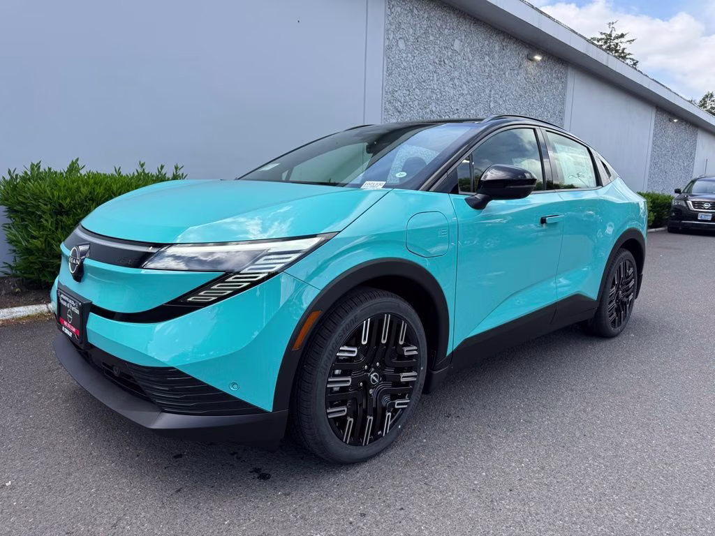 2026 Nissan Leaf Platinum+'s photo