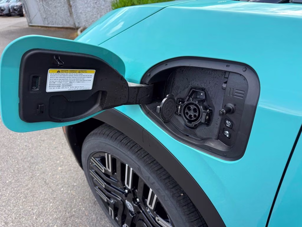 2026 Seabreeze Blue Pearl/Black Nissan LEAF PLATINUM+ FWD SUV
