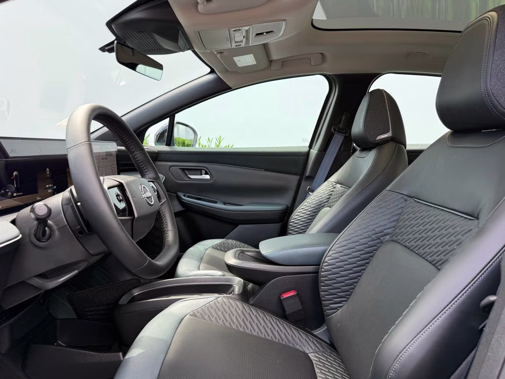 2026 Seabreeze Blue Pearl/Black Nissan LEAF PLATINUM+ FWD SUV