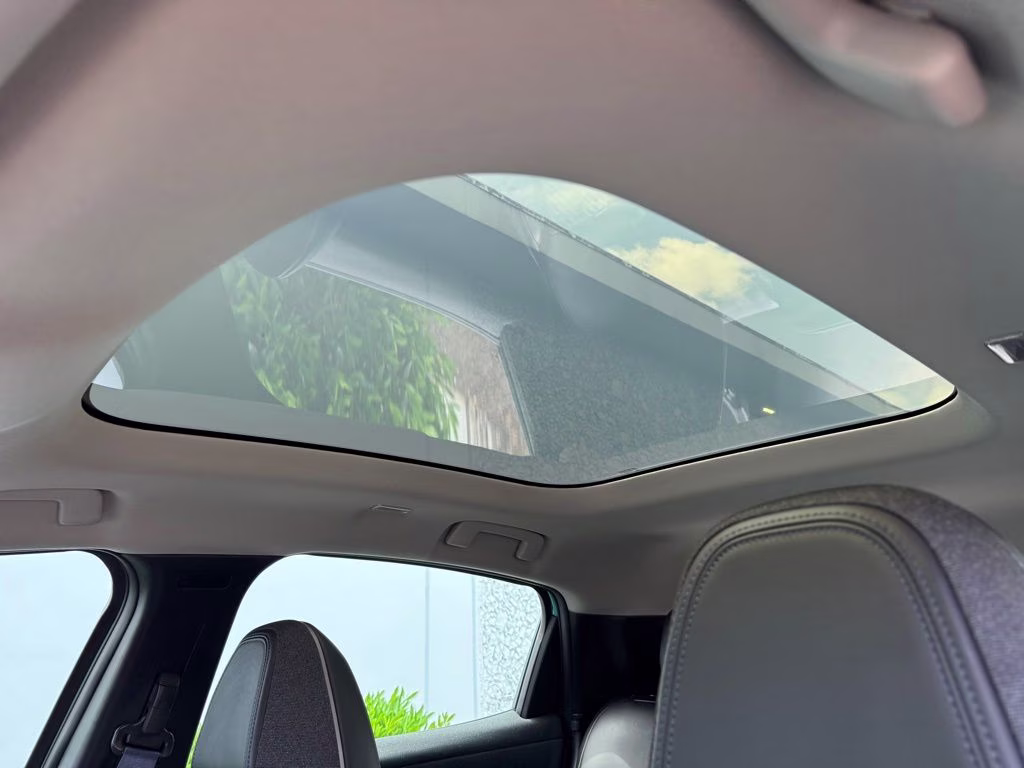 2026 Seabreeze Blue Pearl/Black Nissan LEAF PLATINUM+ FWD SUV