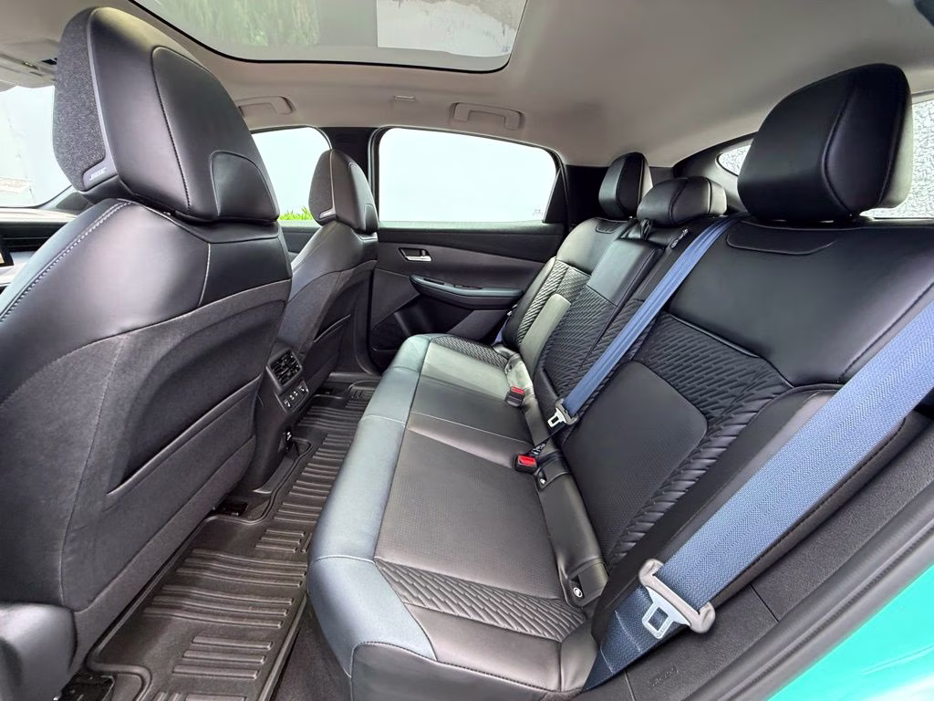 2026 Seabreeze Blue Pearl/Black Nissan LEAF PLATINUM+ FWD SUV