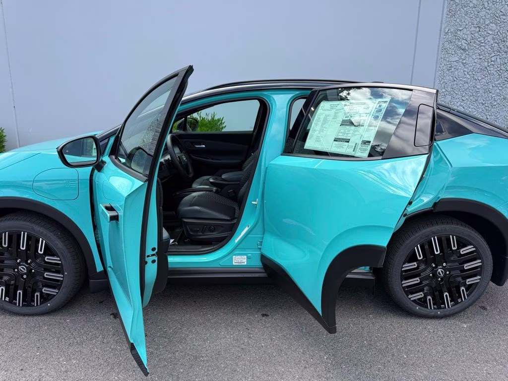 2026 Seabreeze Blue Pearl/Black Nissan LEAF PLATINUM+ FWD SUV