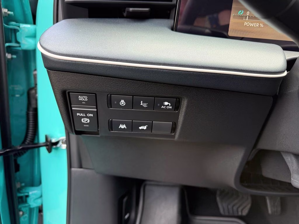 2026 Seabreeze Blue Pearl/Black Nissan LEAF PLATINUM+ FWD SUV