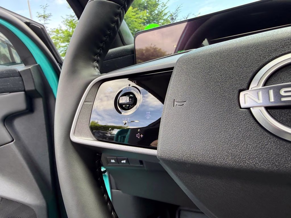 2026 Seabreeze Blue Pearl/Black Nissan LEAF PLATINUM+ FWD SUV
