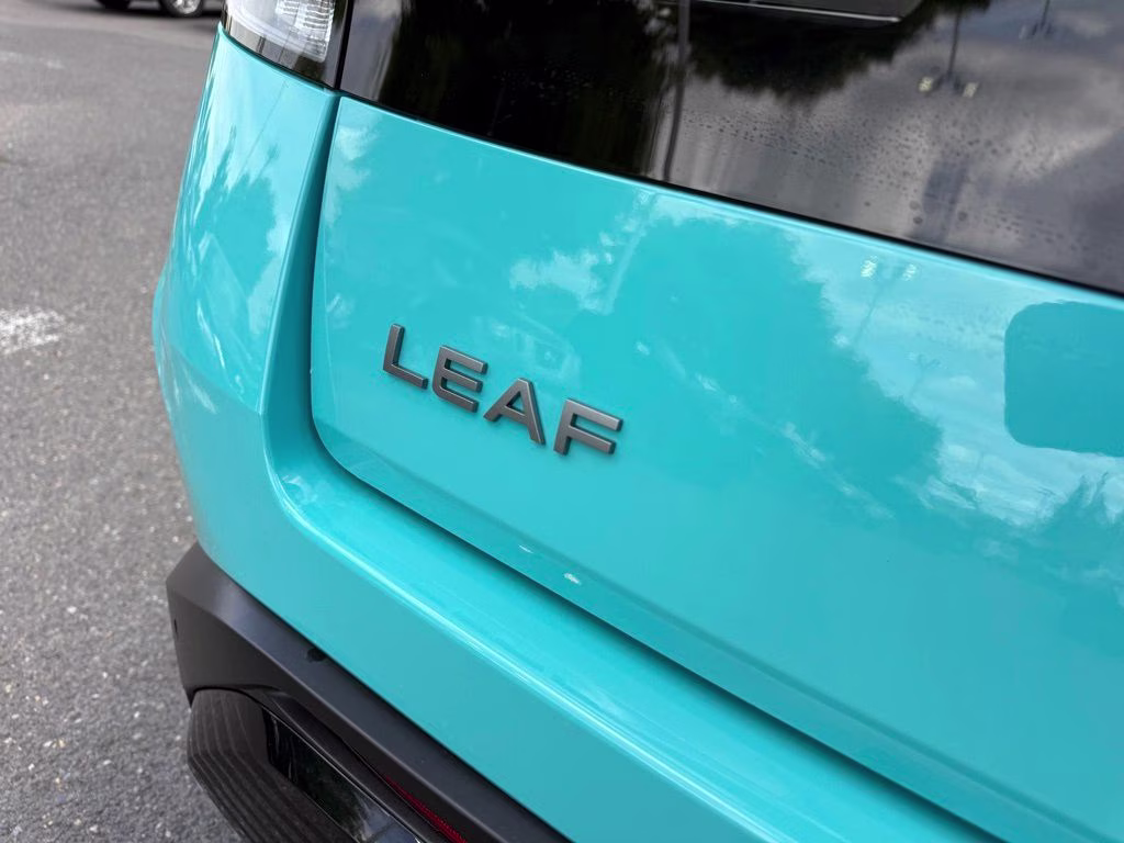 2026 Seabreeze Blue Pearl/Black Nissan LEAF PLATINUM+ FWD SUV